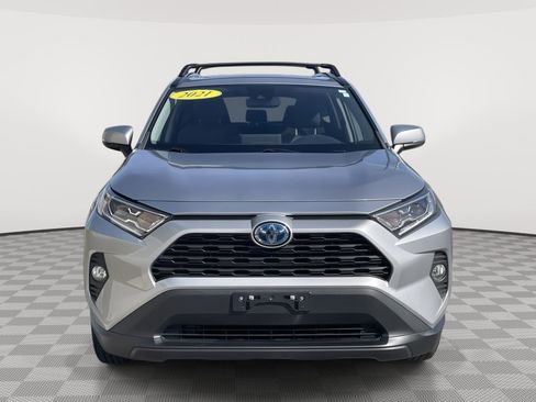 Used 2021 Toyota RAV4 XLE w/ Convenience Package AWD/4WD image 3