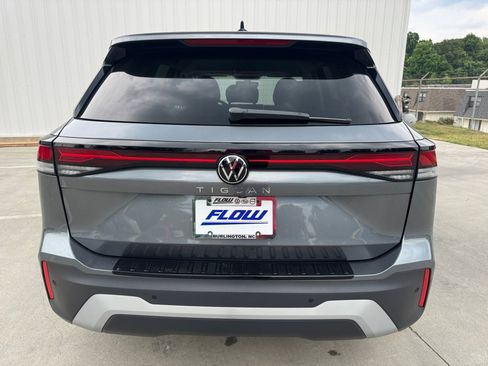 Used 2026 Volkswagen Tiguan S w/ 18" Wheel Package FWD image 18