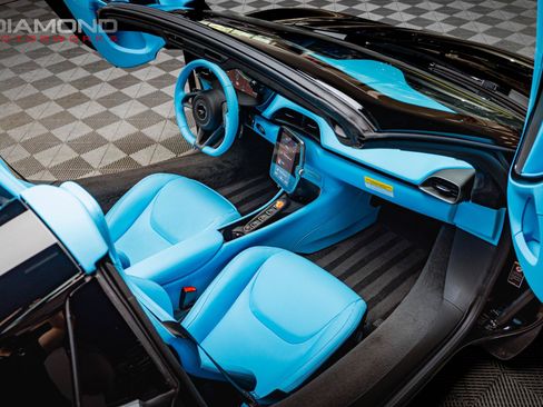 Used 2026 McLaren Artura Spider RWD image 88