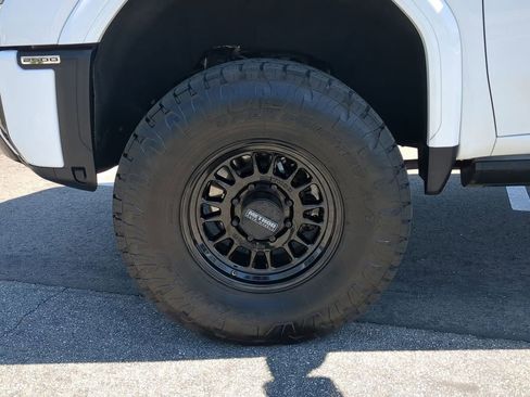 Used 2024 GMC Sierra 2500 AT4 w/ AT4 Premium Plus Package AWD/4WD image 38