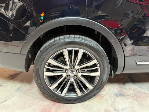 Used 2017 Ford Explorer XLT w/ Equipment Group 201A FWD image 40