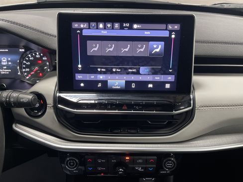 Used 2024 Jeep Compass Limited image 23