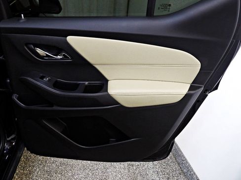 Used 2022 Chevrolet Traverse LS w/ Midnight/Sport Edition FWD image 13