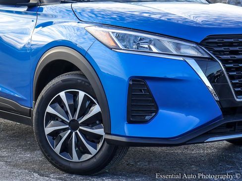 Used 2023 Nissan Kicks S image 3