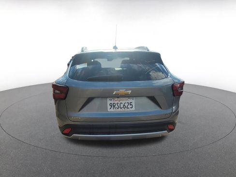 Used 2025 Chevrolet Trax LT image 6