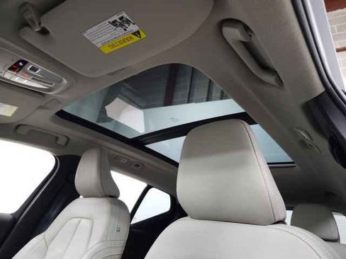 Used 2023 Volvo XC40 B5 Plus w/ Protection Package Premier image 16