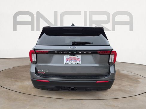 Used 2025 Ford Explorer Active RWD image 9
