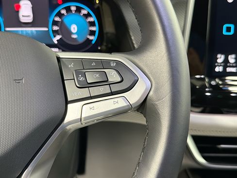 Used 2025 Volkswagen Atlas Cross Sport SEL Premium R-Line image 38