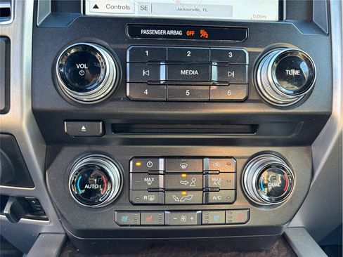 Used 2017 Ford F150 Platinum w/ Equipment Group 701A Luxury image 33