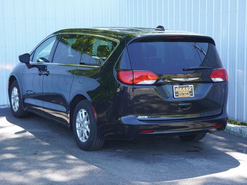 Used 2023 Chrysler Voyager LX FWD image 4
