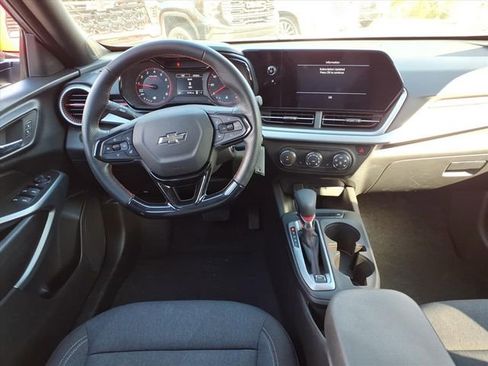 Used 2025 Chevrolet Trax RS w/ Driver Confidence Package image 9