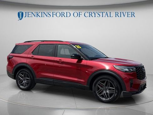 Used 2025 Ford Explorer ST AWD/4WD image 2