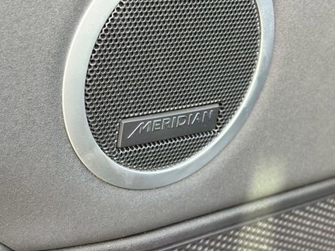 Used 2018 Land Rover Discovery SE image 9