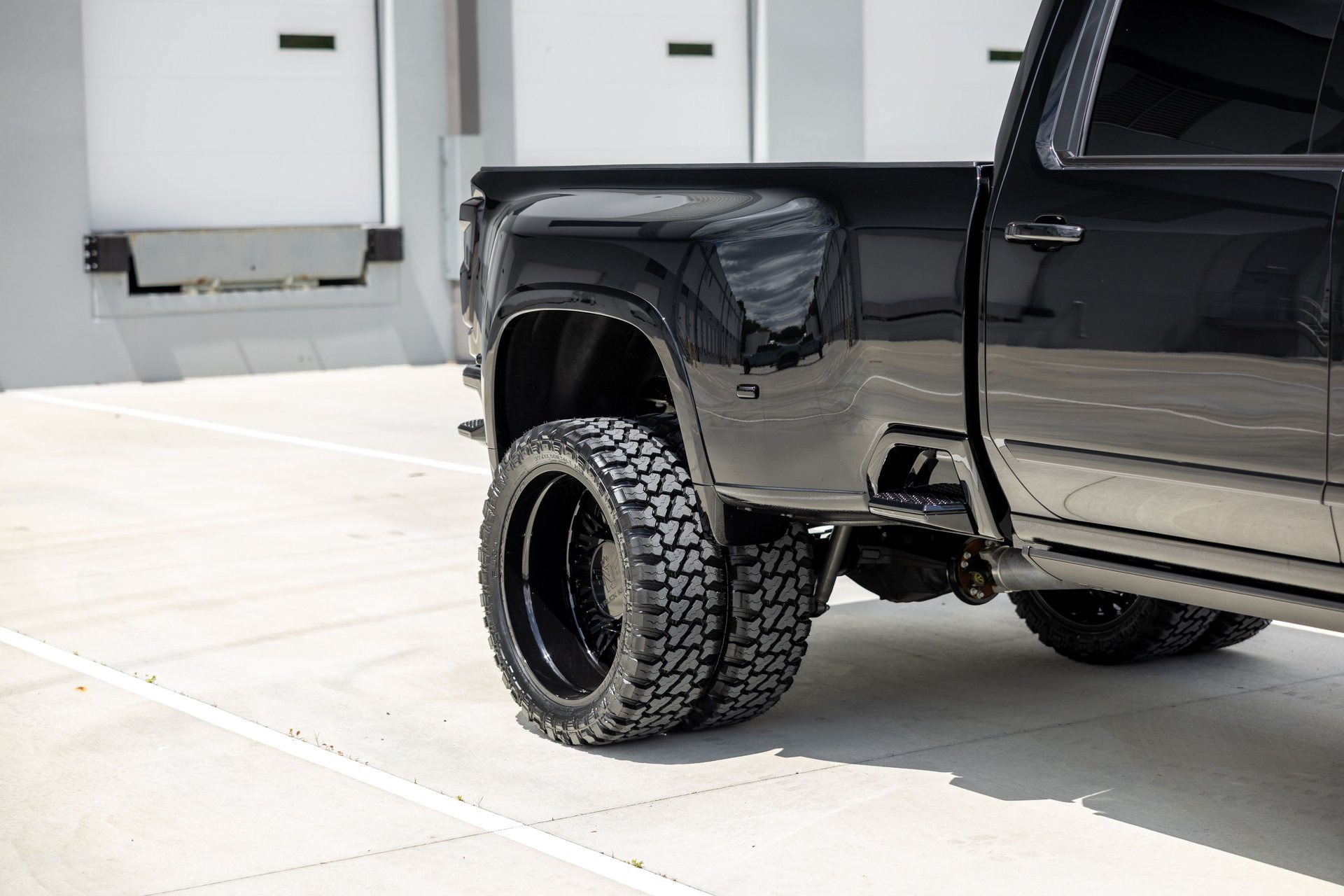 Used 2026 Chevrolet Silverado 3500 High Country w/ High Country Premium Package AWD/4WD image 13
