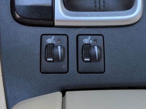 Used 2017 Toyota Highlander XLE w/ Carpet Mat Package AWD/4WD image 25