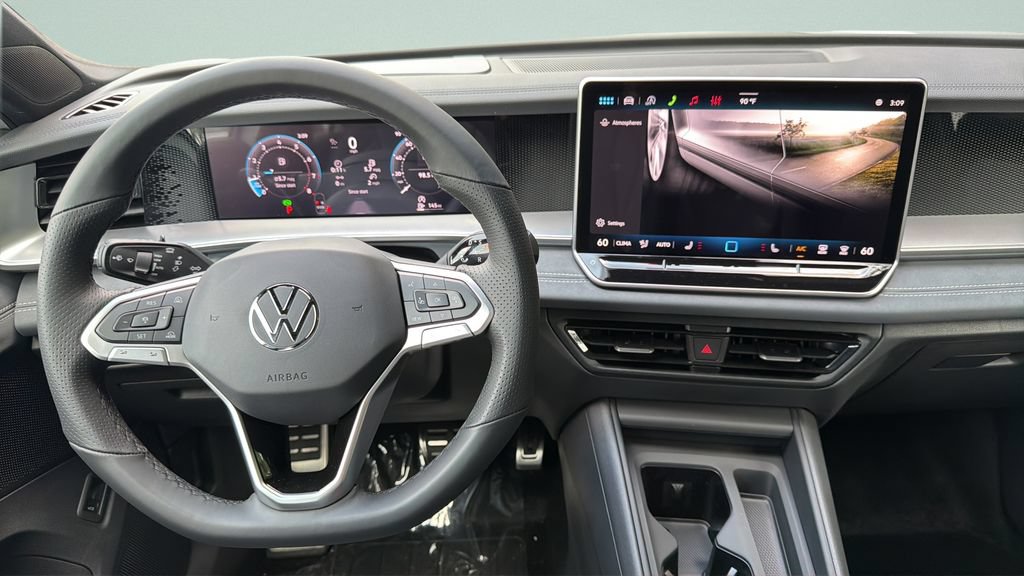 New 2026 Volkswagen Tiguan SE R-Line FWD image 18