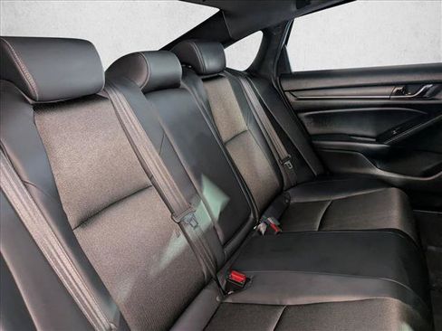 Used 2018 Honda Accord Sport image 19
