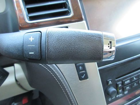 Used 2013 Cadillac Escalade Platinum AWD/4WD image 28