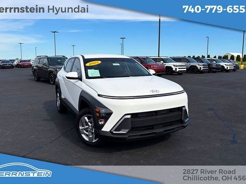 Certified 2025 Hyundai Kona SE AWD/4WD image 1