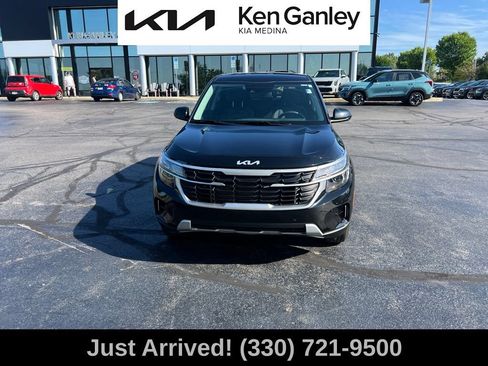 Used 2024 Kia Seltos LX AWD/4WD image 2