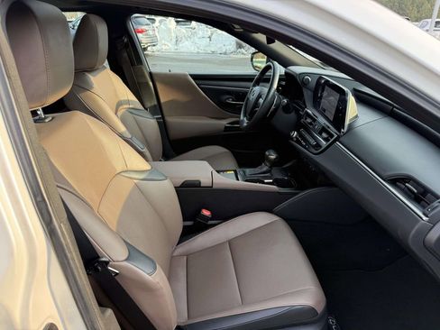 Used 2025 Lexus ES 350 Premium image 15