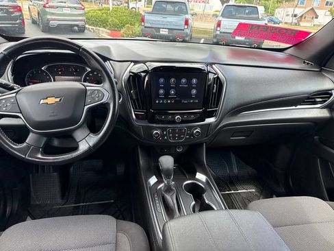 Used 2022 Chevrolet Traverse LT FWD image 25