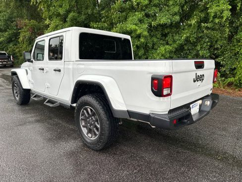 Used 2023 Jeep Gladiator Overland image 3