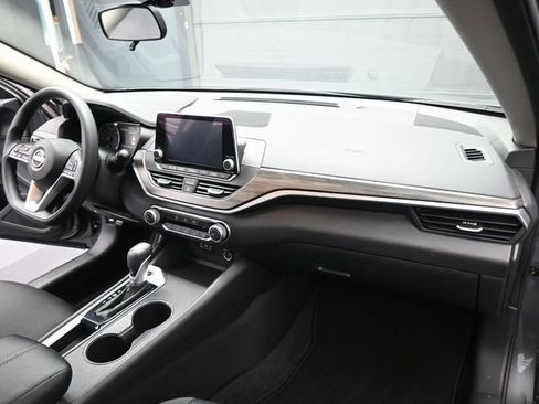 Used 2025 Nissan Altima 2.5 SV image 27