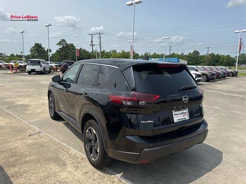 Used 2024 Nissan Rogue SV AWD/4WD image 5