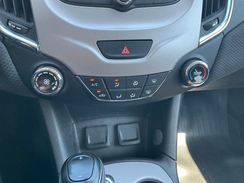 Used 2018 Chevrolet Cruze LS FWD image 7