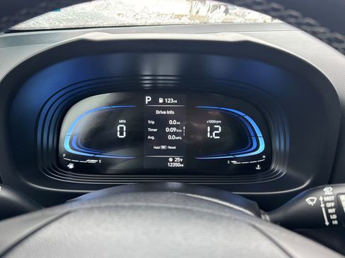 Used 2025 Hyundai Venue SEL image 9