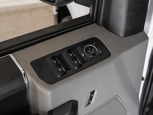 Used 2015 Ford F150 XLT image 33