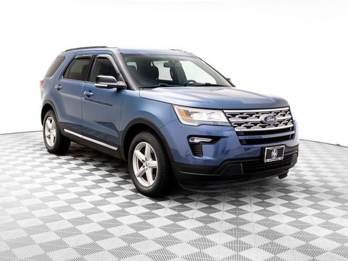 Used 2018 Ford Explorer XLT w/ Equipment Group 201A image 10