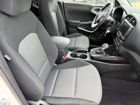 Used 2025 Kia Soul LX w/ LX Technology Package FWD image 13