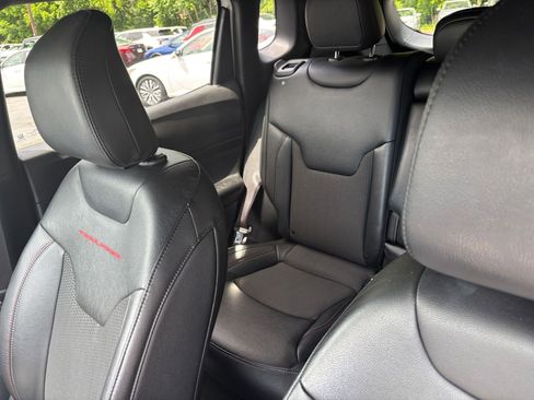 Used 2025 Jeep Compass Trailhawk AWD/4WD image 34