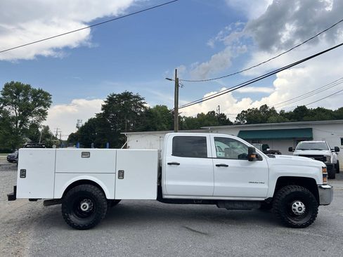 Used 2018 Chevrolet Silverado 3500 W/T w/ WT Convenience Package AWD/4WD image 5