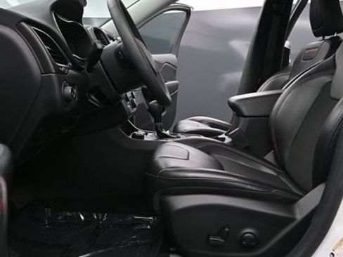 Used 2022 Jeep Cherokee Trailhawk AWD/4WD image 9