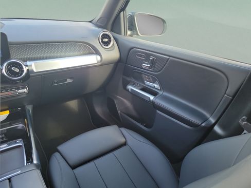 Used 2026 Mercedes-Benz GLB 250 image 10
