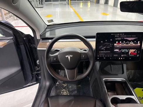 Used 2023 Tesla Model Y Long Range image 19