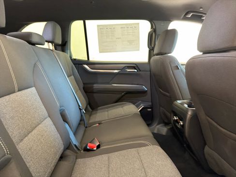 Used 2025 GMC Acadia Elevation image 34