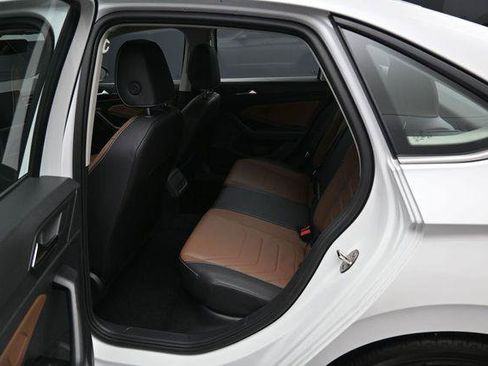 Used 2025 Volkswagen Jetta SEL FWD image 30