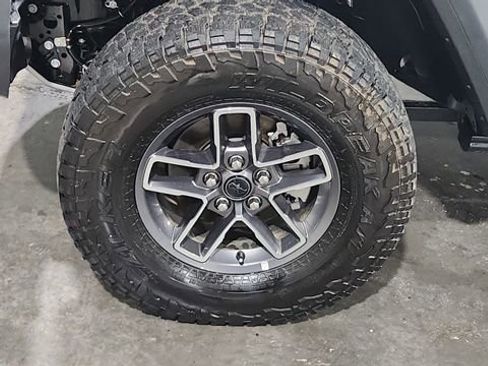 Used 2025 Jeep Gladiator Mojave image 14