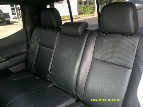 Used 2019 Toyota Tacoma TRD Sport AWD/4WD image 12