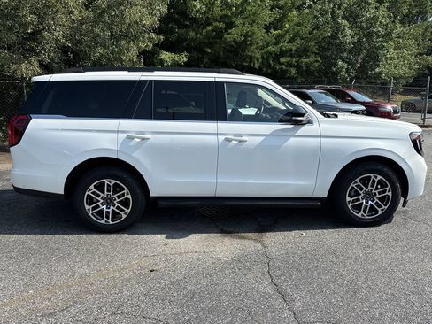 Used 2025 Ford Expedition Active AWD/4WD image 8