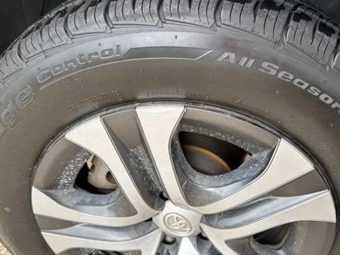 Used 2017 Toyota RAV4 LE FWD image 18