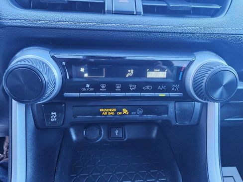 Used 2021 Toyota RAV4 LE image 14