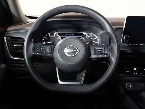 Used 2023 Nissan Rogue SV image 32