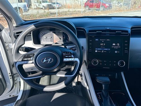 Used 2023 Hyundai Tucson SE image 19