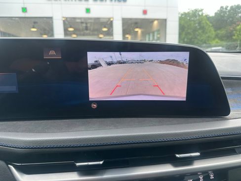 Used 2024 Cadillac XT4 Sport FWD image 11