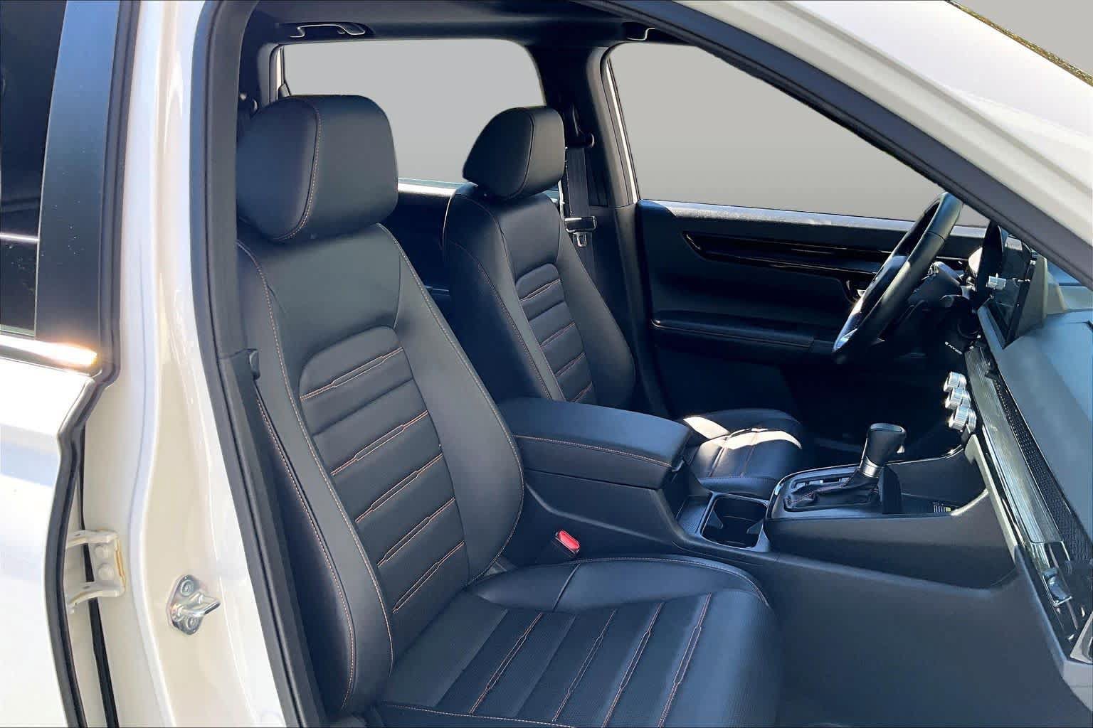 Used 2025 Honda CR-V Sport Touring image 9